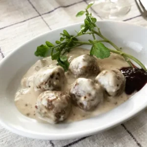 ミートボールのクリームマッシュルームソース