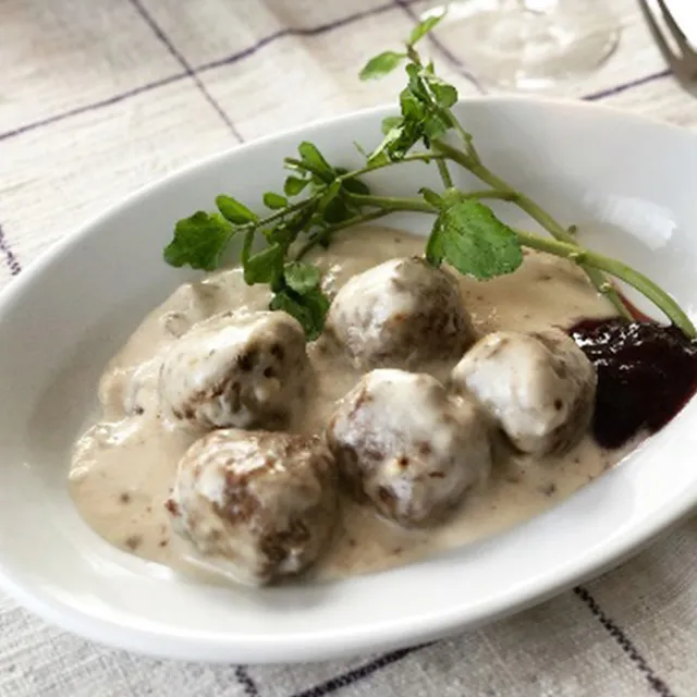 ミートボールのクリームマッシュルームソース